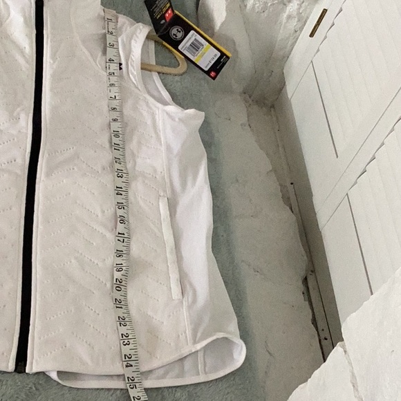 NWT Under Armour White and Black Vest Cold Gear Reactor front zipper & pockets - Picture 16 of 16